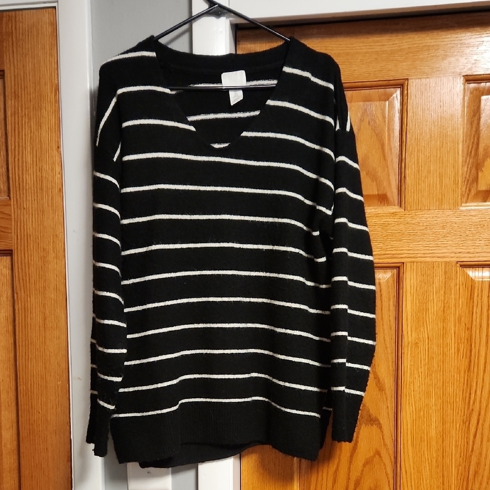 H&M Black and White Striped V-Neck Sweater- Oversized - Picture 2 of 2